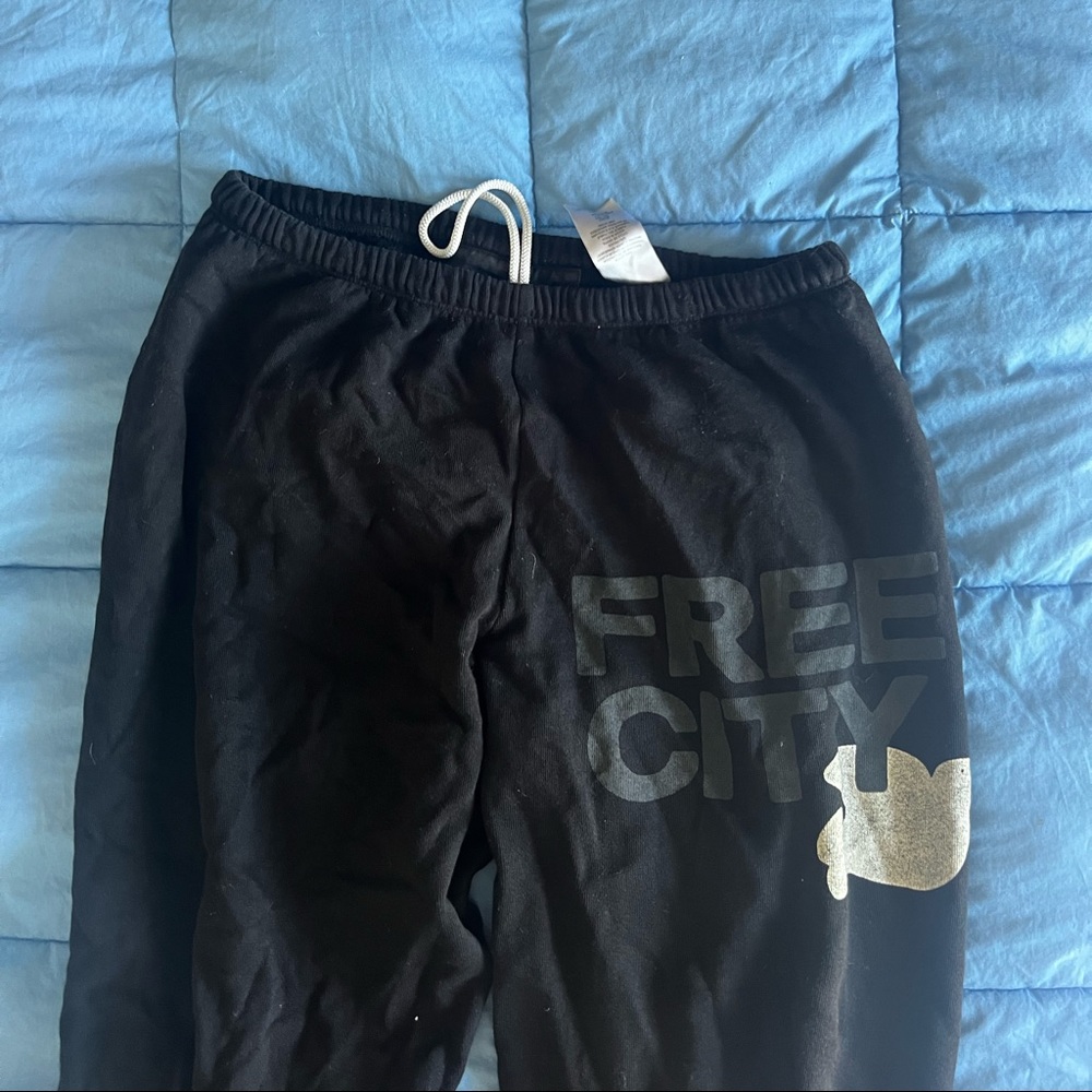 Free city black sweats size small